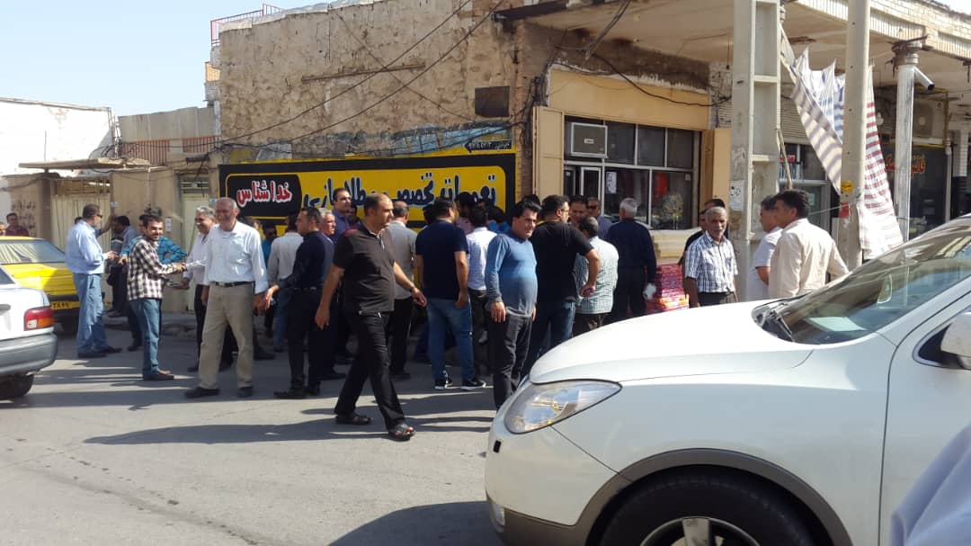 تجمع معترضان سد چم‌شیر به دفتر تاج‌گردون کشیده شد+تصاویر