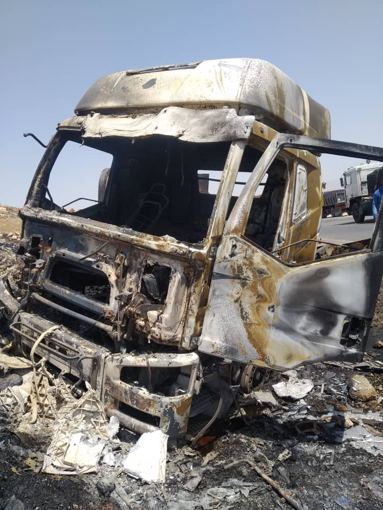 واژگونی تریلر حامل شکر و آتش‌‌سوزی خودور در محور لیشتر گچساران+تصاویر