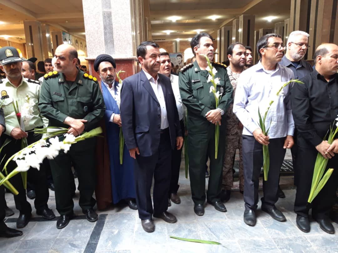 فاجعه فرهنگی در گچساران/غباروبی گلزار شهدای گچساران بدون شرکت مسئولان+تصاویر