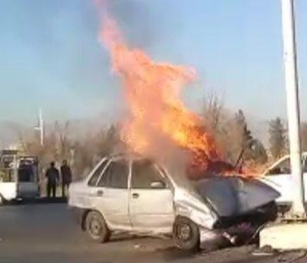 تصادف وحشتناک پراید و ۲۰۶ در کمربندی یاسوج/سه نفر در آتش‌ سوختند