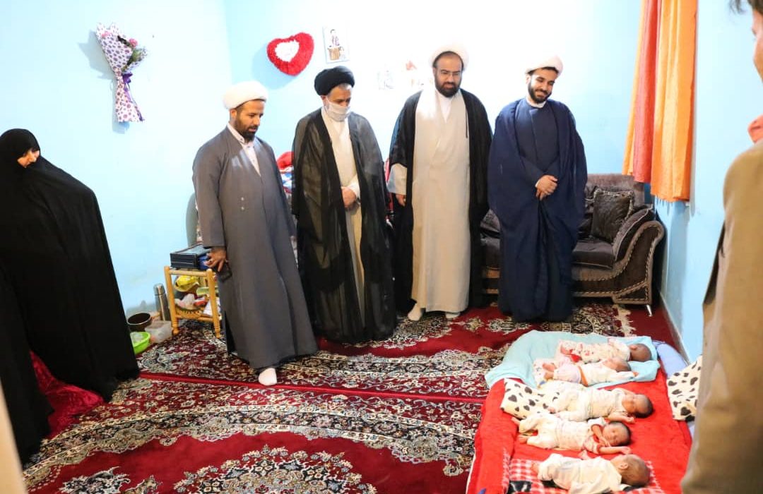 دیدار امام جمعه و روحانیون گچساران با خانواده ۵ قلوها+تصاویر