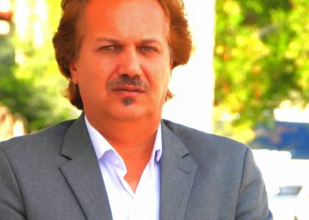 نقدی بر متملقان و چاپلوسان حاشیه ساز اردوگاه تاج‌گردون/در جهان طرفی نمی بندد،کسی با چاپلوسی/آدمی را خوار می سازد به دنیا چاپلوسی