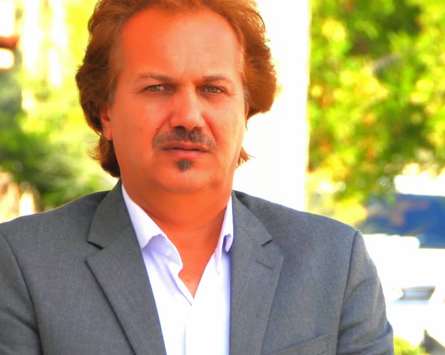 نقدی بر متملقان و چاپلوسان حاشیه ساز اردوگاه تاجگردون/در جهان طرفی نمی بندد،کسی با چاپلوسی/آدمی را خوار می سازد به دنیا چاپلوسی