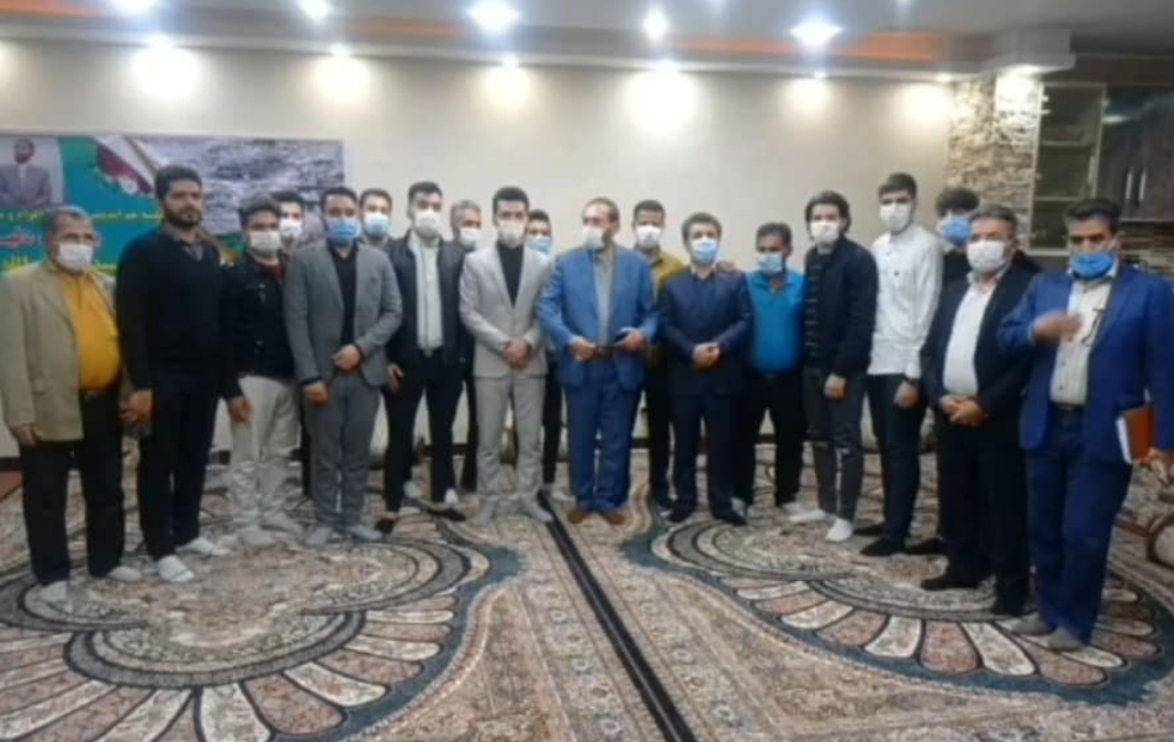 حمایت بزرگان و جوانان نیمدور از حسینی/روزهای شلوغ سید قدرت+عکس