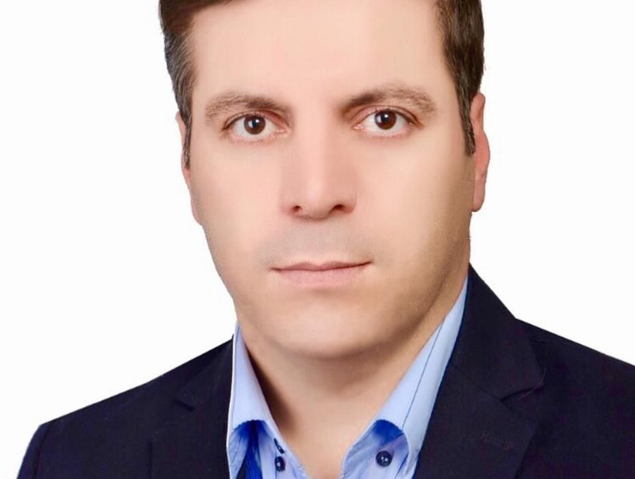 پاسخ دکتر آذرگون به رئیس دانشگاه علوم پزشکی یاسوج: فیزیوتراپی ریه و تنفس بیماران کرونایی از اجزاء اصلی پروتکل درمانی اعلام شده توسط سازمان جهانی بهداشت است/چگونه به عنوان رئیس دانشگاه از آن بی‌خبر هستید/شما با تخصص توانبخشی بدون سابقه یک دقیقه درمان بیماران کرونایی چگونه به خودتان اجازه داده‌اید سکاندار دانشگاه علوم پزشکی استان باشید/آقای پوران‌فر در گچساران حضور ندارد/فرمانده عملیات بحران باید در گچساران حضور داشته باشد/خودتان بهتر می‌دانید چه فاجعه‌ای بر اثر سوءمدیریت شما رخ داده/چرا رتبه دانشگاه علوم پزشکی یاسوج با مدیریت شما رتبه آخر کشور شده است