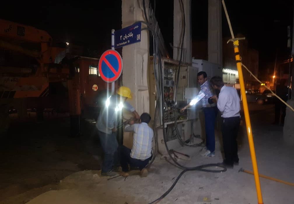 عملیات رفع خطر و عادیسازی شبکه برق خیابان بلادیان+تصاویر