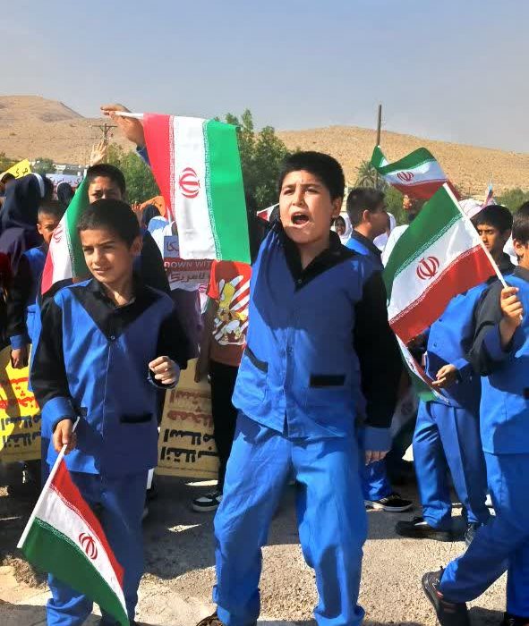 مراسم راهپیمایی ۱۳ آبان در روستای پشه‌کان گچساران برگزار شد+تصاویر