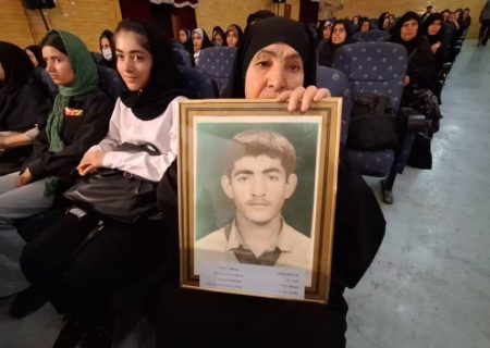 یادواره شهدای قیام ۱۹ آبان و شهدای دفاع مقدس گچساران برگزار شد