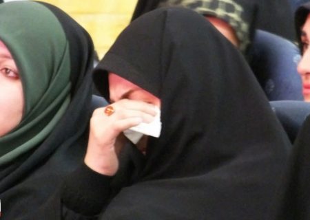اشک‌های مادر آرمان علی‌وردی در گچساران: جرم پسرم این بود قرآن در دست داشت