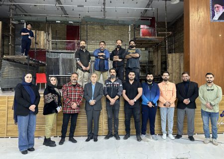 دیدار سرزده مدیرعامل نفت گچساران از عوامل اجرایی نمایشنامه برگزیده بیجن