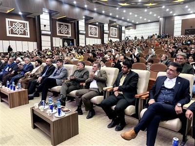 تجلیل از خانواده‌های دارای فرزند سوم در جشن بزرگ دهه فجر شرکت نفت گچساران