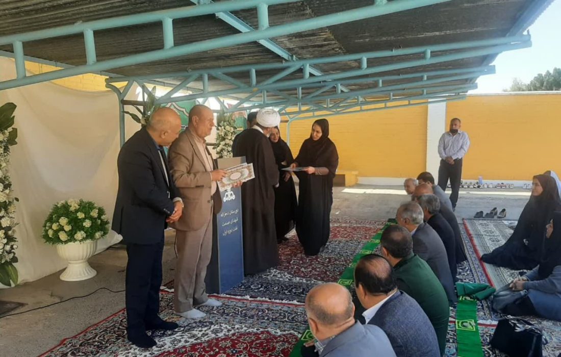 مربیان مدرسه دخترانه صنعت نفت گچساران، مدرسه نمونه کشوری نماز تجلیل شدند