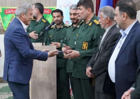 تجلیل مدیرعامل نفت گچساران از فرمانده ناحیه مقاومت بسیج این شهرستان