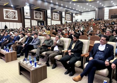 تجلیل از خانواده‌های دارای فرزند سوم در جشن بزرگ دهه فجر شرکت نفت گچساران