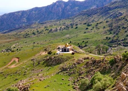 منظره بهاری زیارتگاه «پیر سبز» در گچساران+ تصاویر