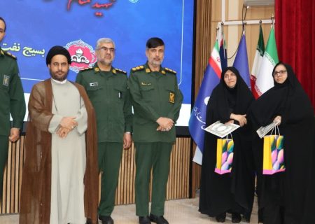 دست‌اندرکاران مراسم تشیع و تدفین شهید گمنام در شرکت نفت و گاز گچساران تجلیل شدند