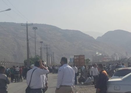 مطالبه‌گری جوانان روستای چهاربیشه مقابل پلیمر گچساران
