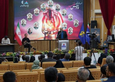 شب‌ شعر آیینی «فانوس خونین» در گچساران+ تصاویر