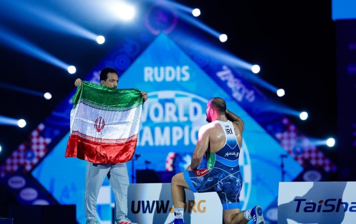 پرچمداران غرور ملی