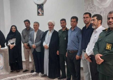 دیدار با خانواده ۳ شهید دانش‌آموز در گچساران+ تصاویر