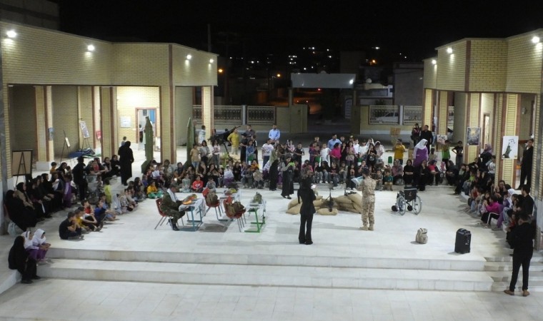 شادی دانش‌آموزان محله سادات با برنامه‌های فرهنگی کانون آزادی+ تصاویر