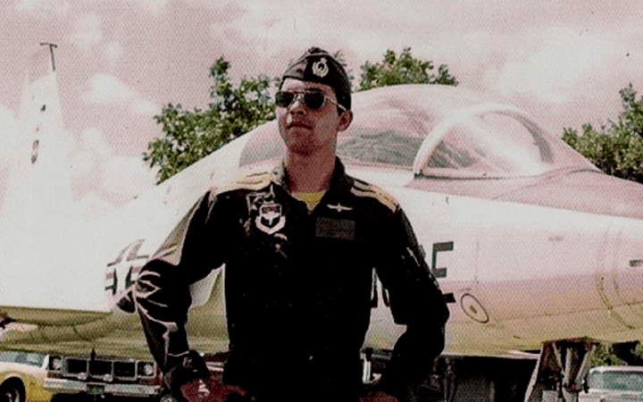 روایتی غرورآفرین از عقاب تیزپرواز گچساران / از شاگرداولی در آمریکا تا هنرنمایی در خلیجفارس+ تصاویر