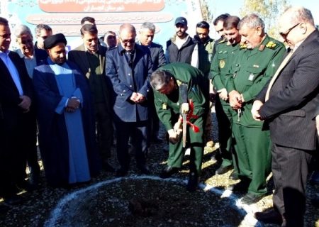 کلنگ‌زنی نیروگاه‌خورشیدی با حضور فرماندهان سپاه در گچساران+ تصاویر