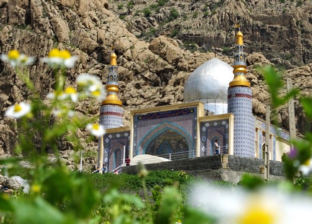 زیارتگاه «فخرالدین احمد» نگین معنویت در دل طبیعت باشت+ تصاویر