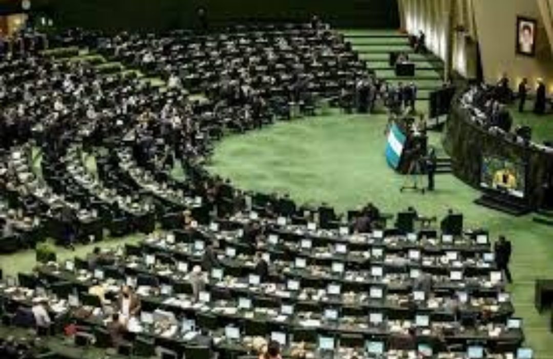 ارسال پیامکهای ناشناس به نمایندگان در مخالفت با وزیر پیشنهادی اقتصاد